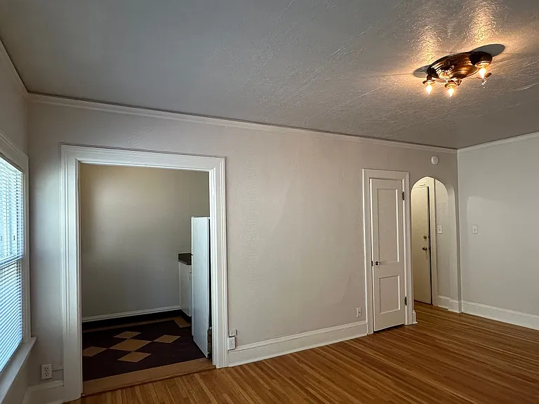 635 NE Randall Ave — Photo 8
