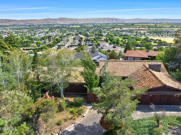 403 N 80th Loop, Yakima, WA 98908