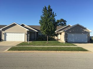 983 E James St, Eureka, IL
