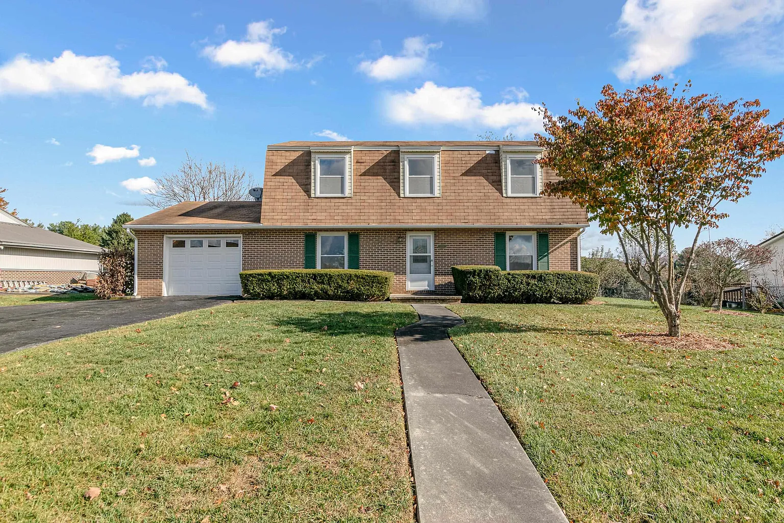 1230 Crest View Dr photo 1