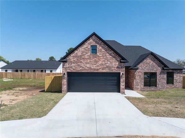 1900 Yellowstone Dr, Fort Smith, AR 72903