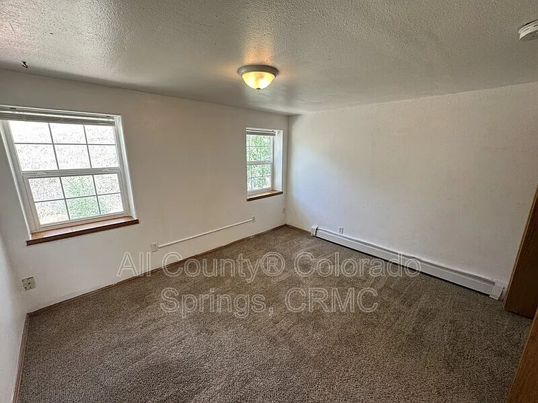 565 W Dale St — Photo 17