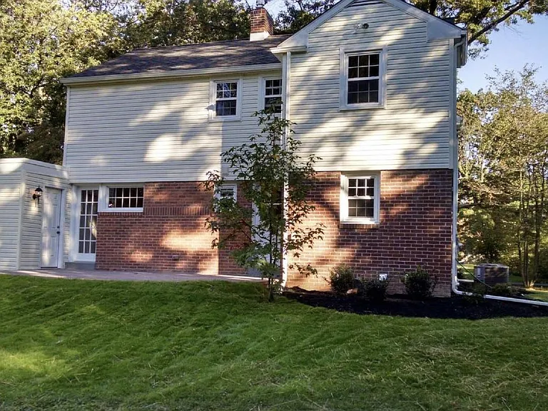 402 Elliger Ave — Photo 4