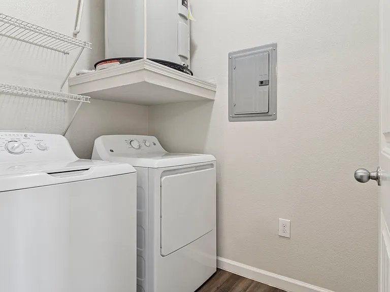 Silverado Apartments — Photo 27