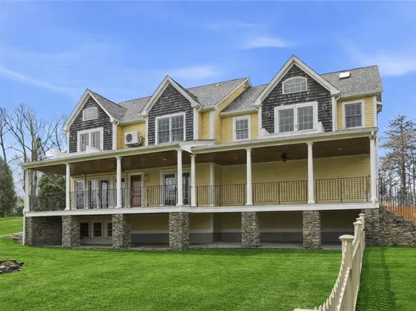 2269 E Main Rd, Portsmouth, RI 02871