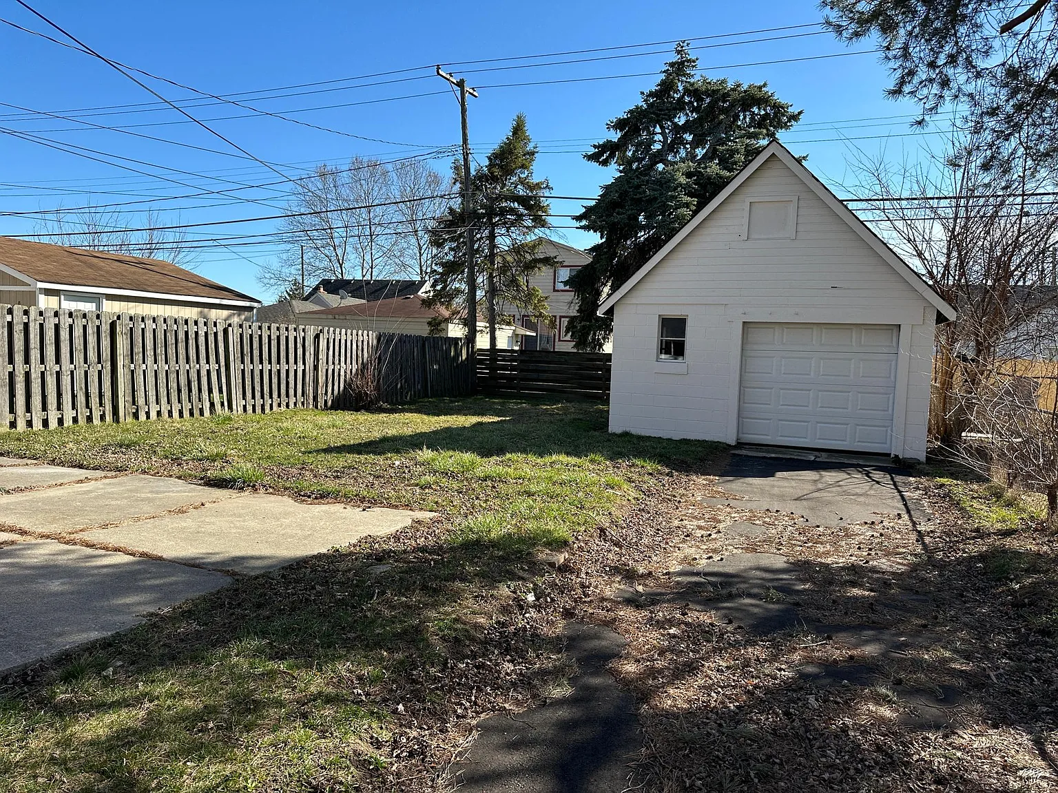 2 bed, 700 sqft, $1,200 — Photo 2