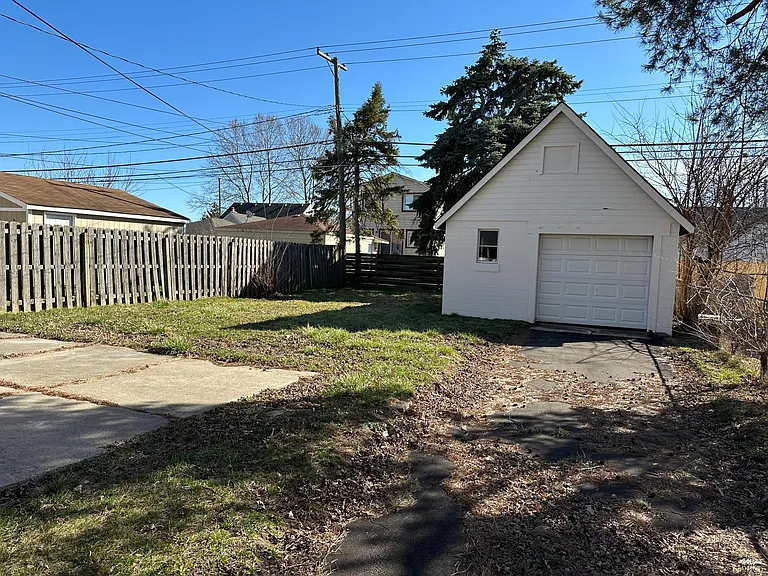 8212 Continental Ave — Photo 2