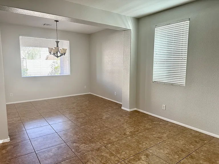 8350 S Pioneer Way — Photo 4