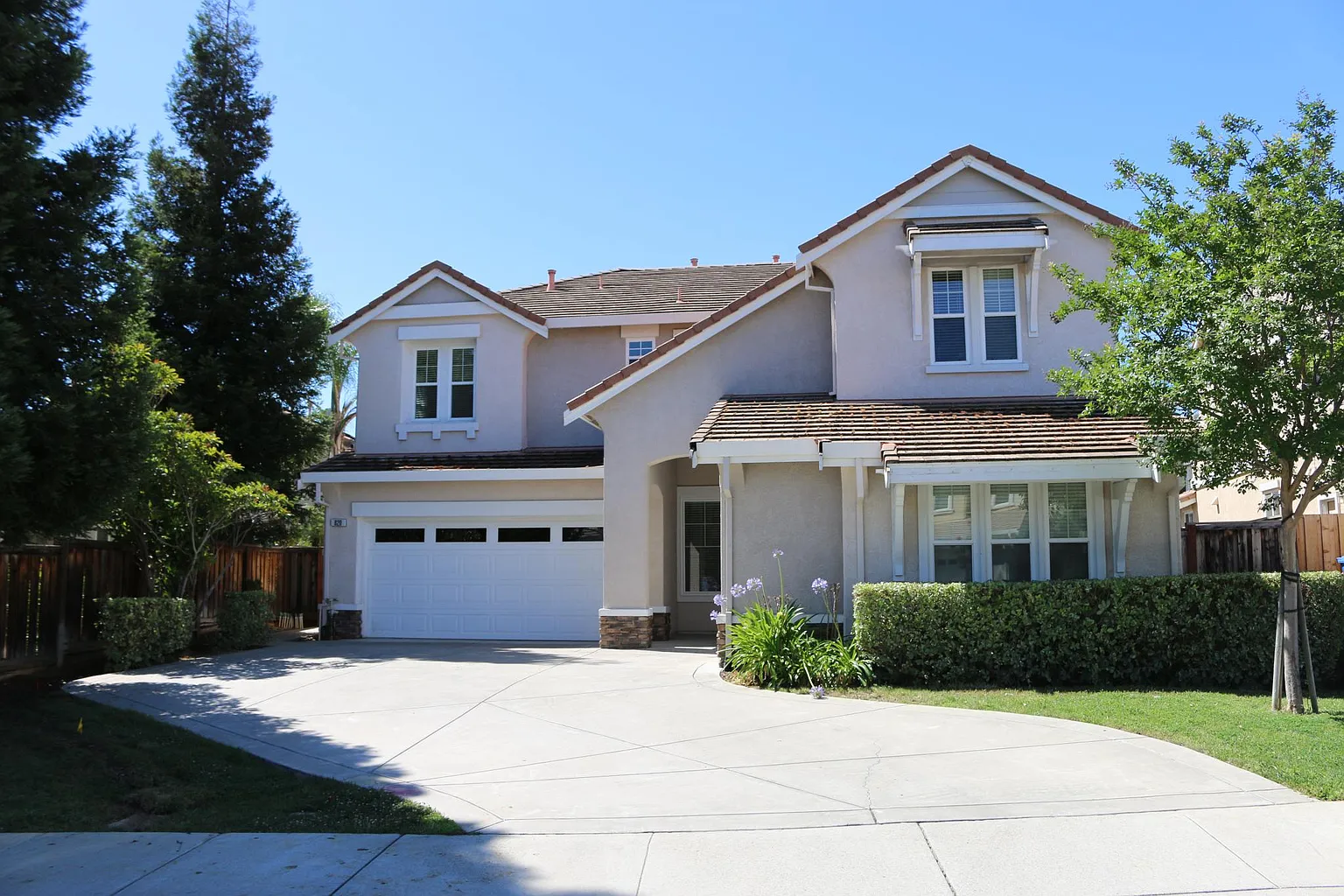 820 Riviera Ct photo 1
