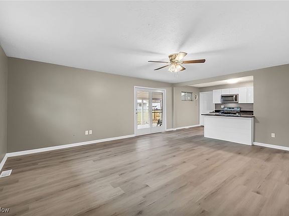 3rd image of 1418 Brookdale Ln