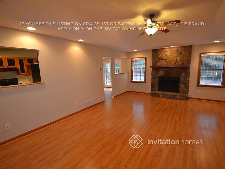 2110 Amber Creek Dr — Photo 2