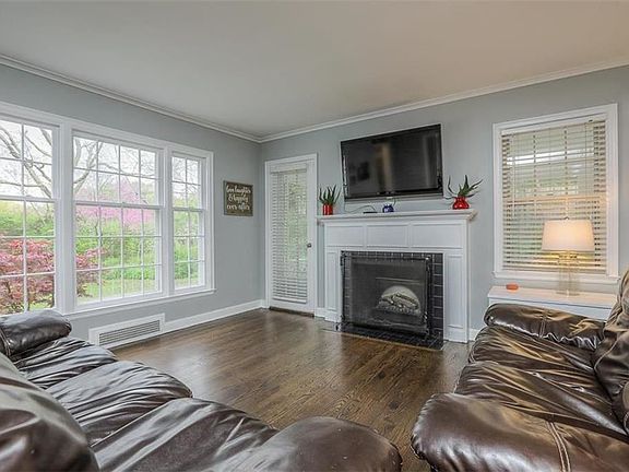 3rd image of 8017 W 61st St