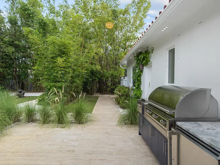 3415 N Flagler Dr — Photo 11