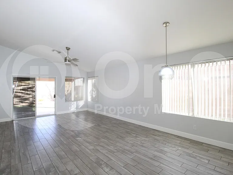 208 W Jasper Dr — Photo 9