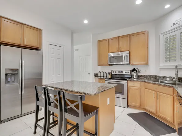 8073 Murano Circle, Palm Beach Gardens, FL 33418