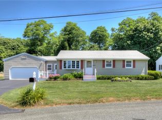 111 Mail Coach Rd, Portsmouth, RI 02871