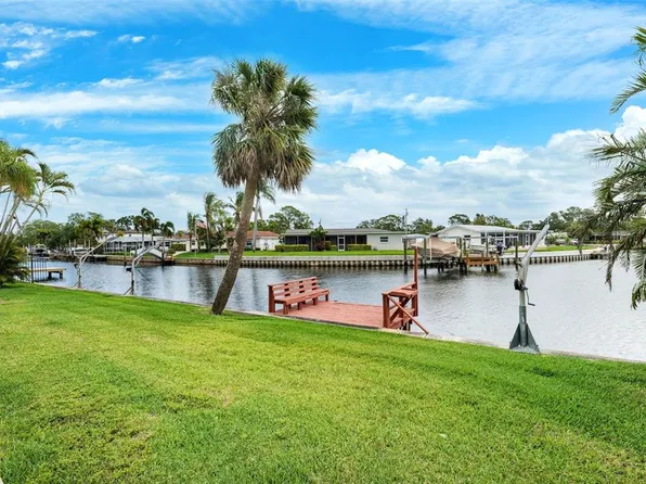 5201 Dover St NE, Saint Petersburg, FL 33703