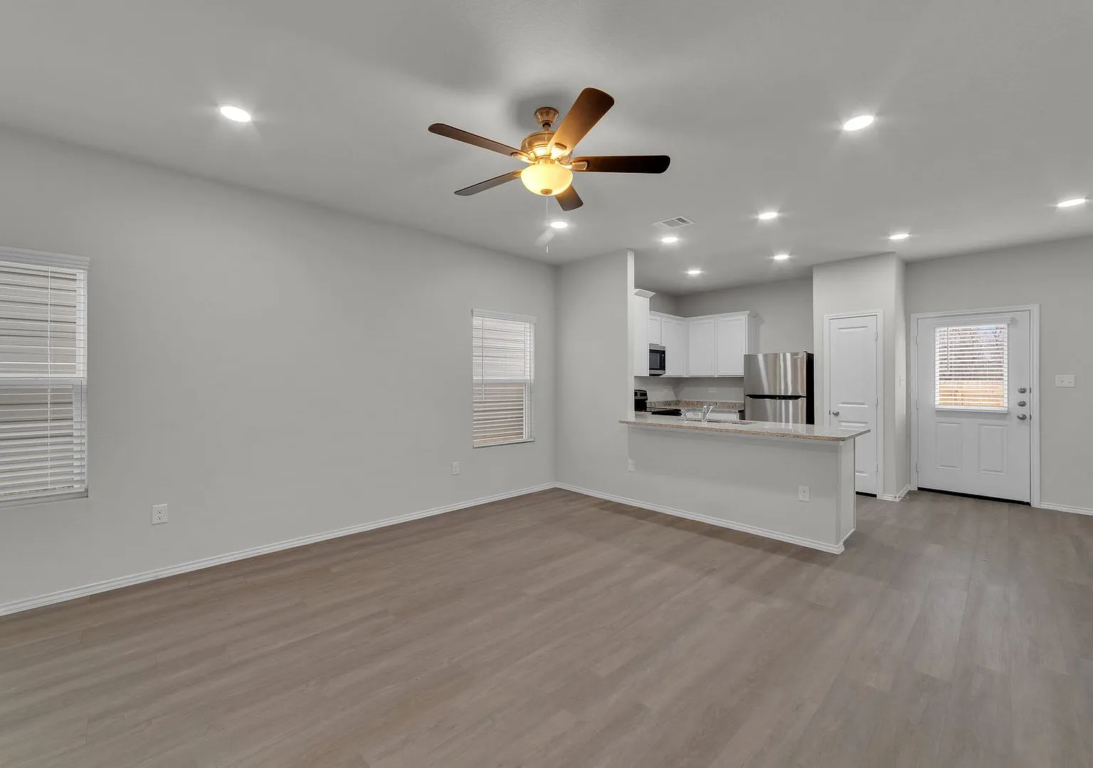 7356 Misty Ridge Bld 5 — Photo 2