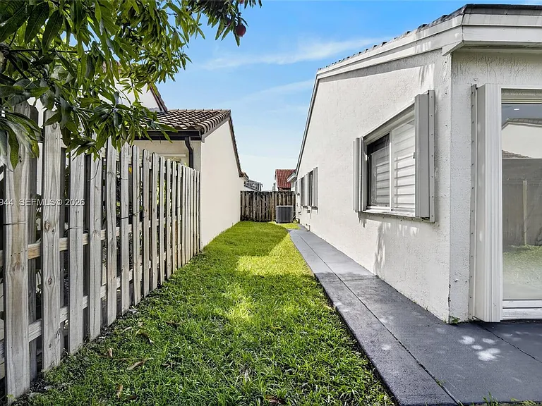 15772 SW 74th Ln — Photo 30
