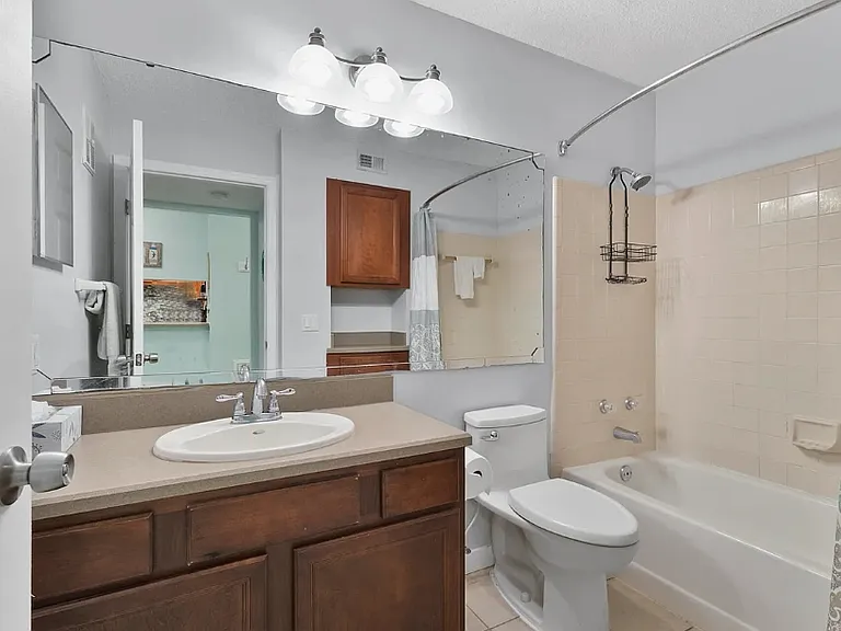 8022 N 94th St #6 — Photo 2
