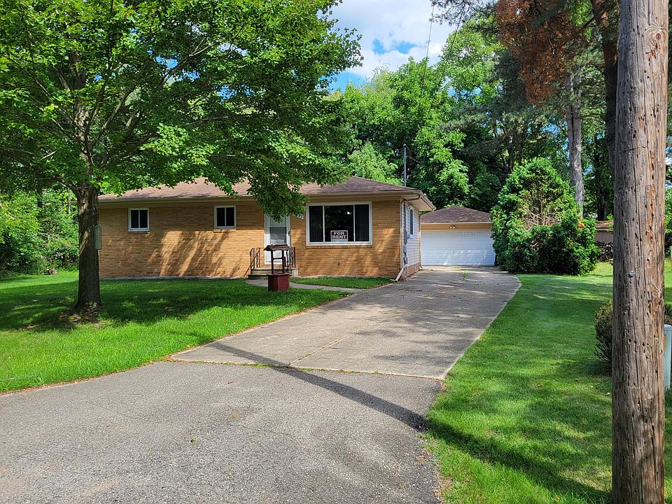 2 bedroom house and 2 car garage