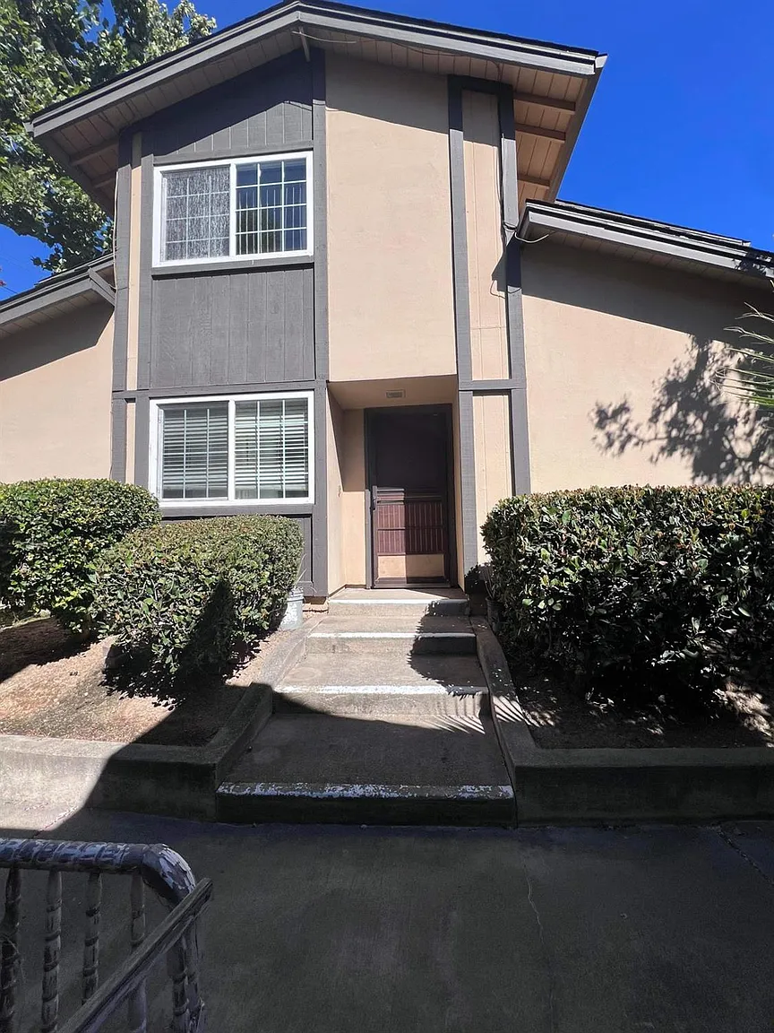 5012 Hackberry Ln photo 1