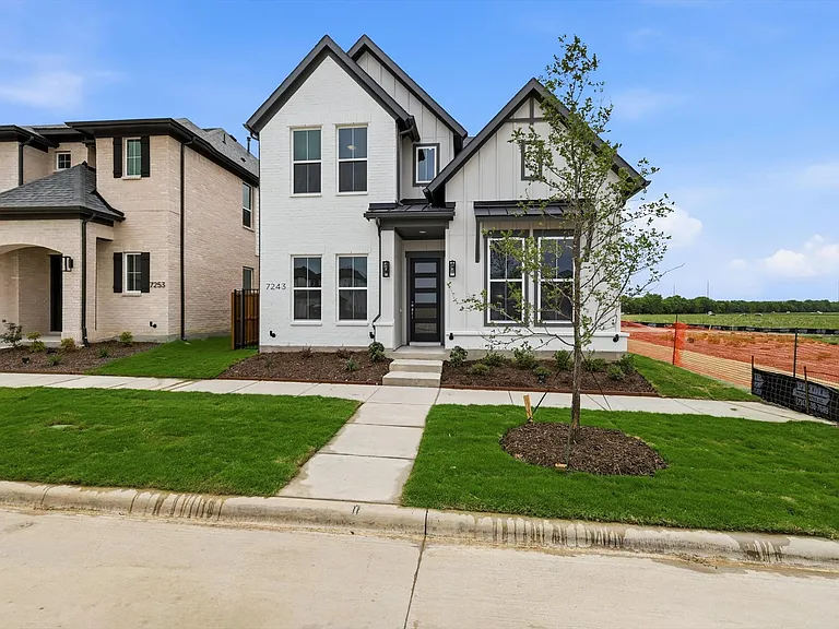 7243 Farley St — Photo 3
