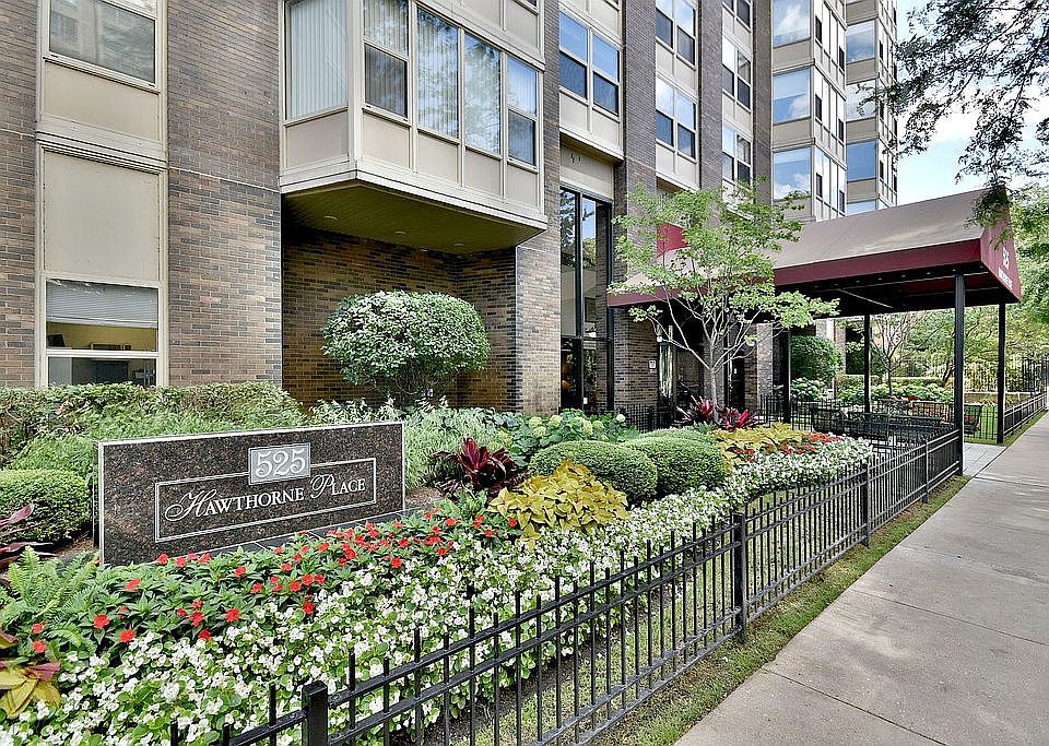 1st image of 525 W Hawthorne Pl APT 102