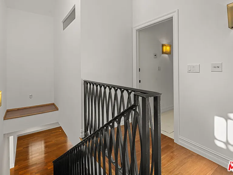 512 N Linden Dr — Photo 21
