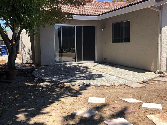 4th image of 25 Pamplona Ct