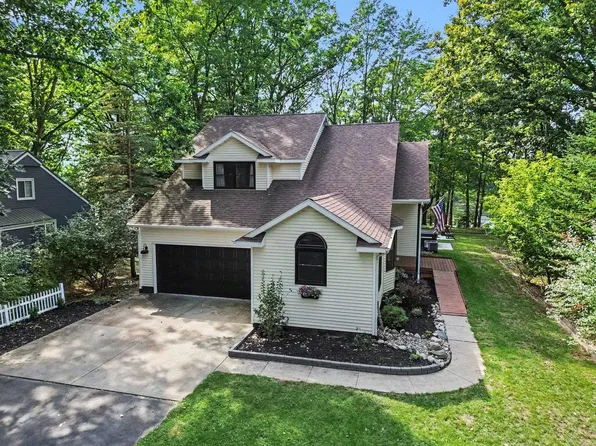 1240 Queensway Dr, Weidman, MI 48893