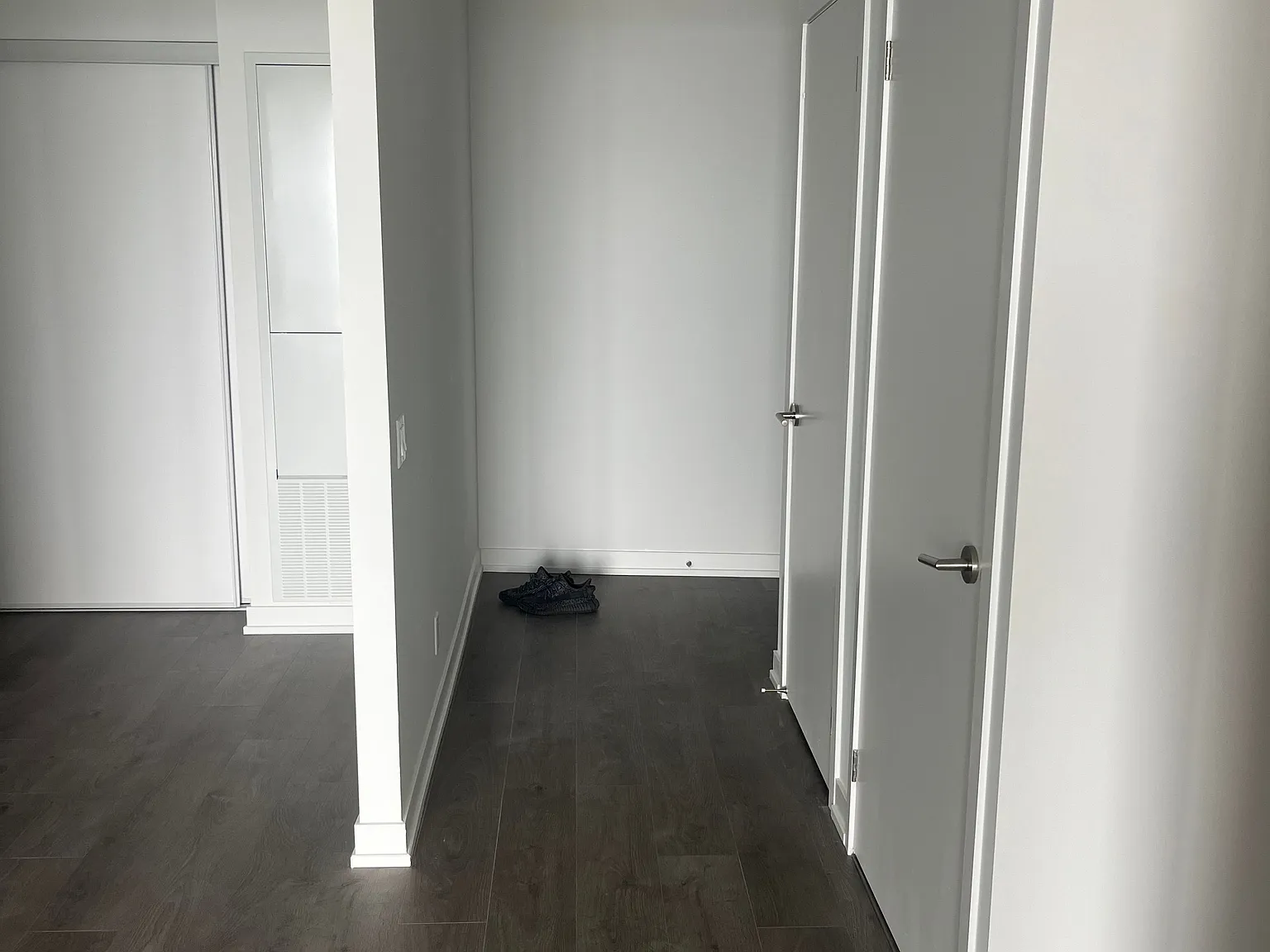 Debut Condominiums — Photo 3
