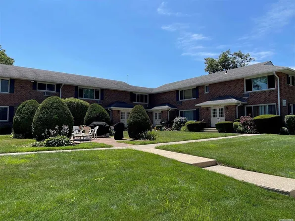 316 Edmunton Drive #L5, North Babylon, NY 11703