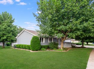 108 Cross St, Sugar Grove, IL 60554