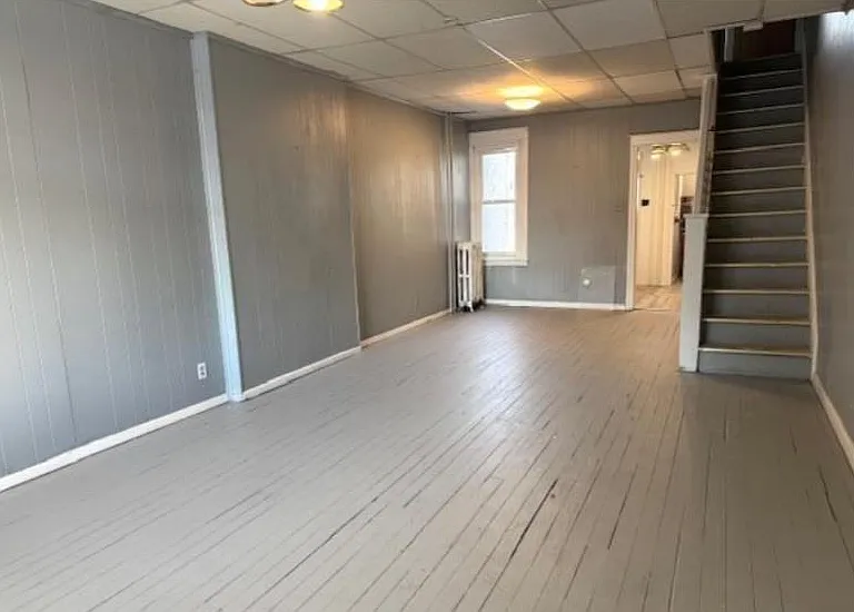 963 W Green St — Photo 3