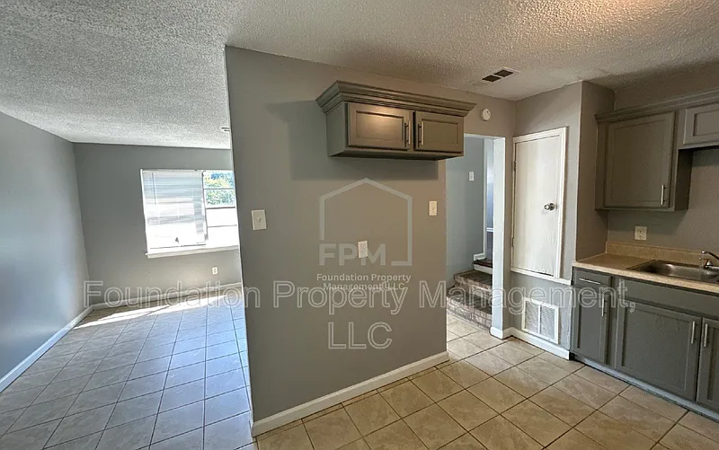 3 bed, 1.0 bath, 850 sqft, $895 — Photo 4