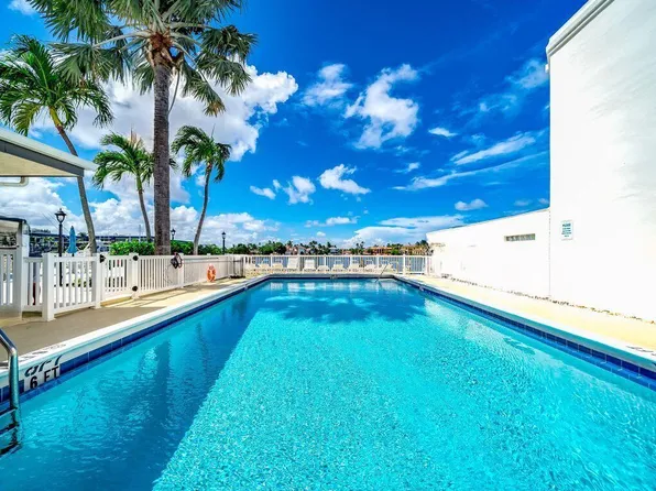 30 Pelican Pointe Dr APT 201, Delray Beach, FL 33483