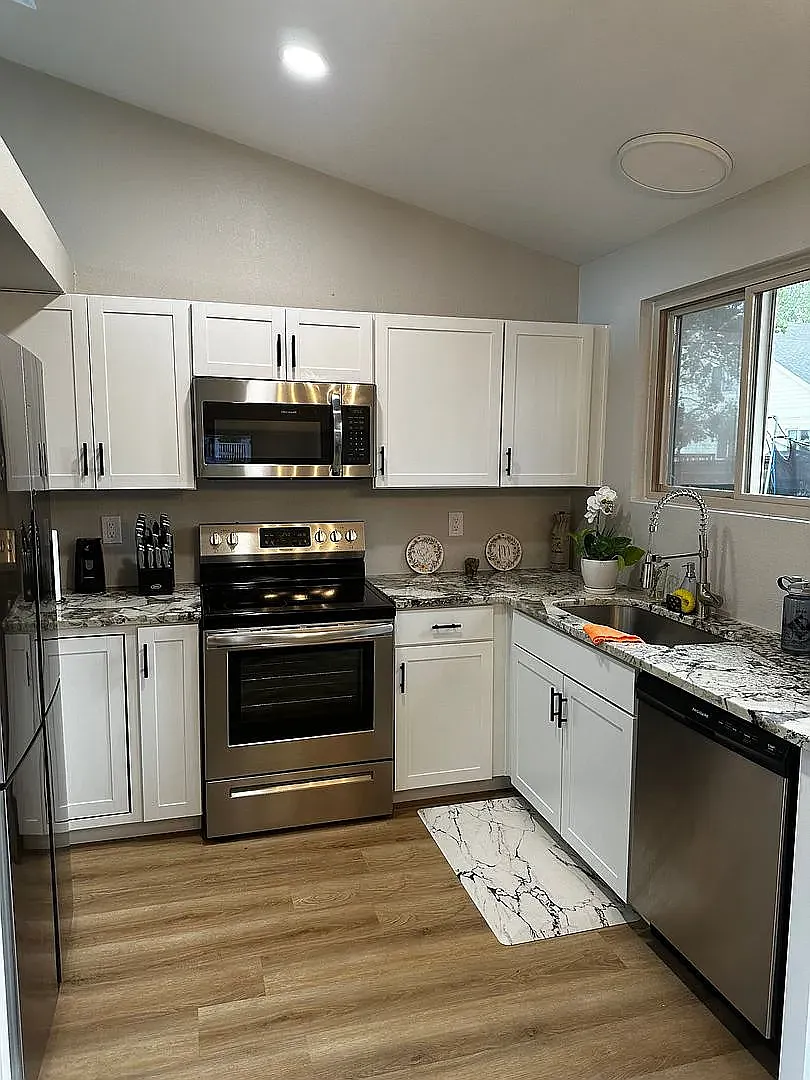3 bed, 1300 sqft, $2,300 — Photo 2