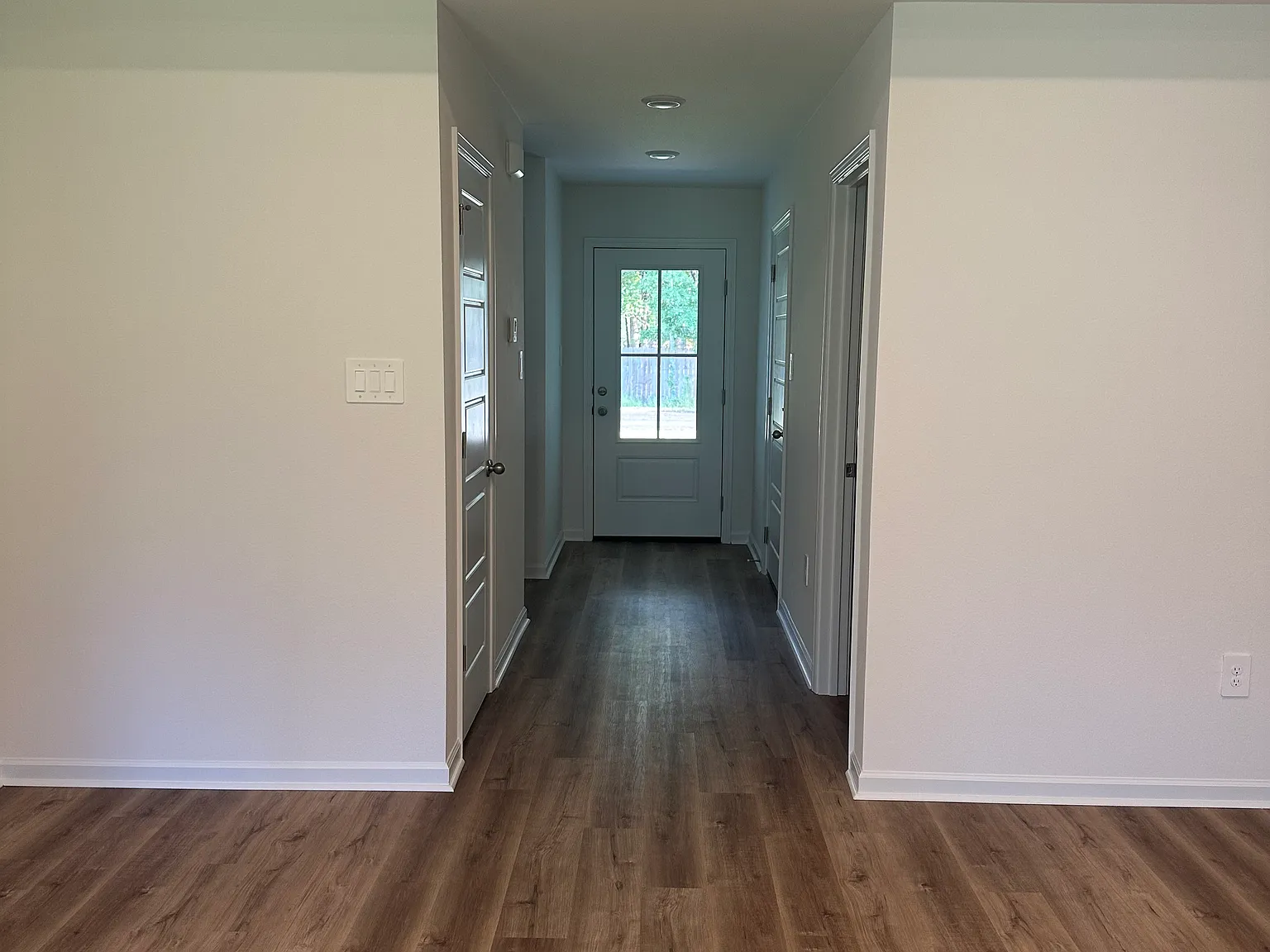 3 bed, 1380 sqft, $2,300 — Photo 1