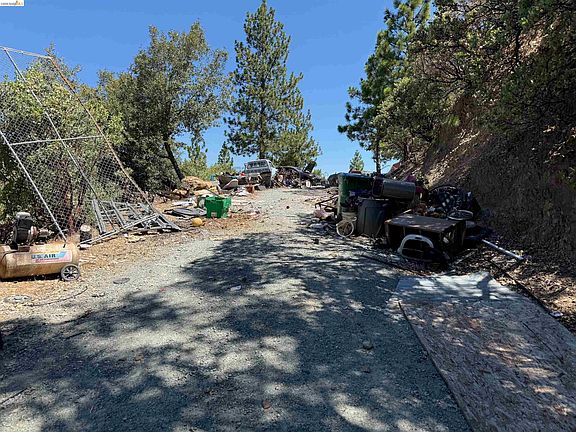 3rd image of 22288 Gunsight Rd