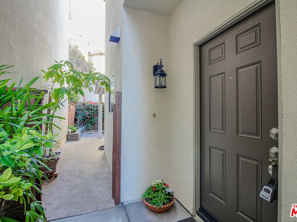 2nd image of 9001 Owensmouth Ave Unit 18