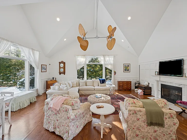 309 Old Sag Harbor Rd — Photo 9