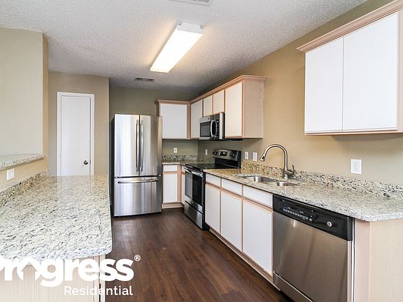 5th image of 920 Greenbend Dr