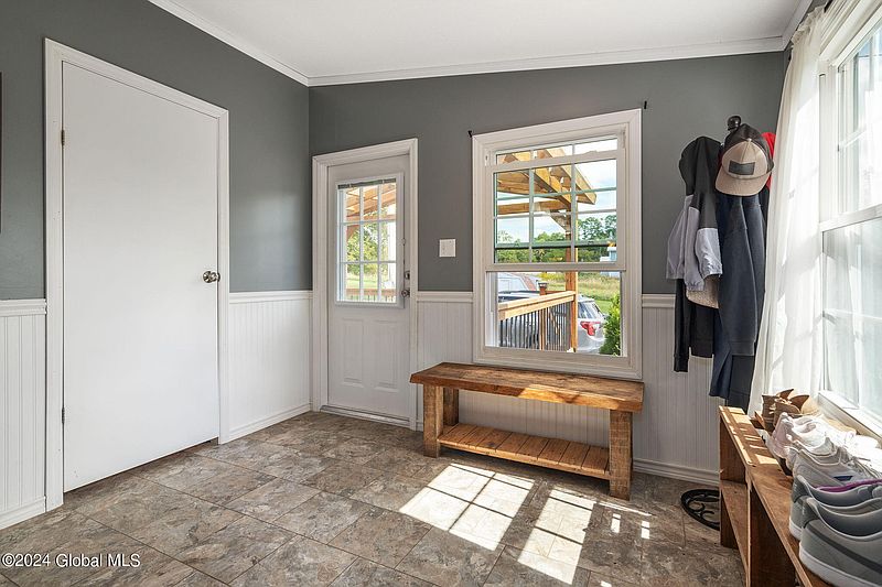 4th image of 567 Barton Hill Road