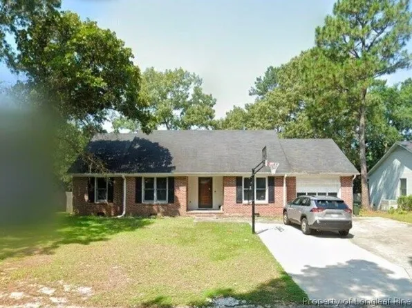 7490 Fairpoint Dr, Fayetteville, NC 28314