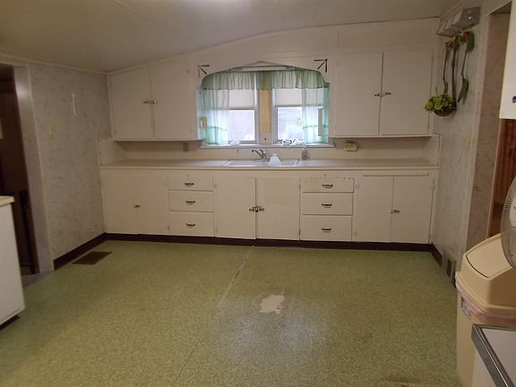 5th image of 102 E Branson St