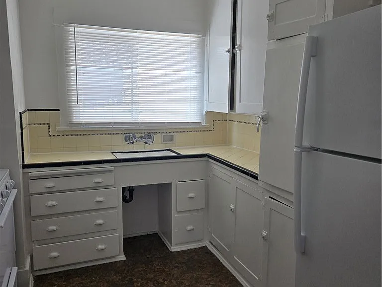 942 E 2nd St #15 — Photo 5