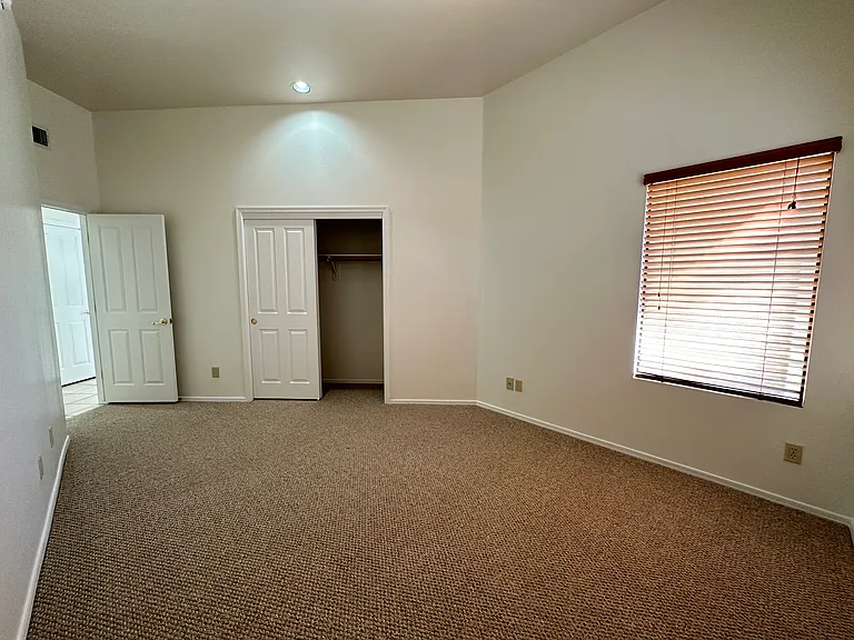 8435 N Hanks Pl — Photo 19