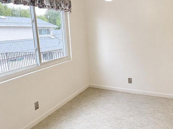 3rd image of 1070 Mohr Ln APT 1