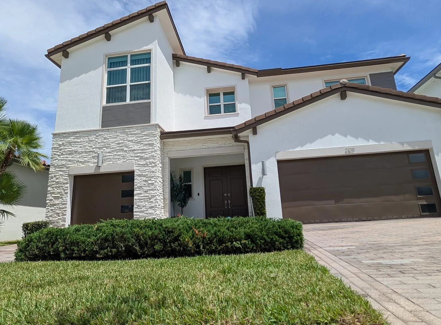 4 bed, 4.5 bath, 3700 sqft, $7,200 — Photo 2